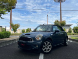 ミニコンバーチブル クーパーS。車種ならではの走行性能と個性的なデザインを楽しめる一台です。