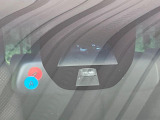 【シティブレーキアクティブシステム】低速走行中に前方の車両等を認識し、衝突しそうな時は警報とブレーキで衝突回避と被害軽減をアシスト。より安全にドライブをお楽しみいただけます。