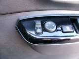 ドアミラーの鏡面の調節、格納は運転席からすべて操作できます!