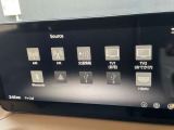 BluetoothやフルセグTV、スマホのミラーリングも出来るHDMIなどオーディオ機能も充実してます。