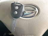 【キーレス】少し離れた場所からでもボタン一つでドアの開錠・施錠ができるのでとっても便利!ドアの鍵穴周りに傷をつけることもありません♪
