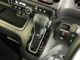発進時から滑らかに加速する無段階変速のCVTはストップ&ゴーの多い街の中も快適です