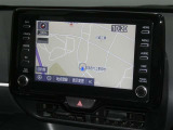 【8インチ純正ナビ】純正ナビを装備。タッチパネル式で使いやすく、詳細地図により目的地をピンポイントで設定できます。初めての道でも迷いにくく、ロングドライブも快適ですよ♪