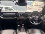 視認性に優れたインパネで、運転に必要な情報をひと目で確認できます。