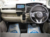 運転にかかわる様々な操作を安全に行えるように視点移動が少なく、操作性に配慮されたスイッチ類が凝縮されたコクピットです。