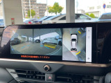 【パノラミックビューモニター】専用のカメラにより、上から見下ろしたような視点で360度クルマの周囲を確認することができます☆死角部分も確認しやすく、狭い場所での切り返しや駐車もスムーズに行えます。