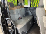 後部座席も気になるようなキズ・汚れやへたり等、大きなダメージはなく、良好な状態です。