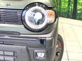 【LEDヘッドライト】悪天候や夜間走行時も良好な視界を確保し安心して運転できる高輝度LEDヘッドライトを装備!点灯速度が早く、消費電力も抑えられています。