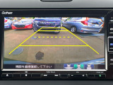 車庫入れ時に安心のバックカメラがついています。
