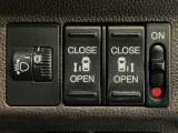 【両側パワースライドドア】両側がパワースライドドアになっており、運転席のスイッチやスマートキーでも開閉が可能です!開口部も広いので乗り降りも楽々♪