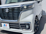 【LEDヘッドライト】悪天候や夜間走行時も良好な視界を確保し安心して運転できる高輝度LEDヘッドライトを装備!点灯速度が早く、消費電力も抑えられています。