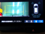 バックカメラの画像です。ガイドラインがスムースな車庫入れをサポートいたします。車庫入れの安心感がアップしますね。