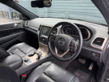 ステアリングを握ればJeepワールドが目の前に広がります!