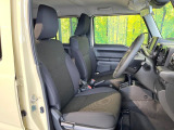 運転席シート廻りは使用感も少なく、良好な状態となっています。前オーナー様が丁寧に使っていたことがよくわかりますね。