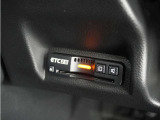 ◆ETC2.0装着◆進化したドライブ体験。料金収受システムだけだったETCが生まれ変わって、高速道路を賢く使うETC2.0に進化しました。多彩な情報サービスが便利で快適なドライブ体験を提供します。