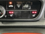 運転席/助手席シートヒーターで寒い日もすぐに温かくなり快適に過ごせます。2段階の温度調整が可能です