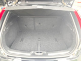 普段のお買い物や通勤、送迎等に十分な荷室スペースを確保しております。セカンドシートを倒すと、大きな荷物の積載も可能です。