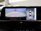 パノラミックビューモニター付きです。車両を上から見たような映像をディスプレイオーディオ画面に表示。運転席からの目視だけでは見にくい、車両周辺の状況をリアルタイムでしっかり確認できます。