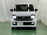 LEDヘッドライトを装備しています。LEDヘッドライトはとても明るく、雨の日や夜間走行も安全・安心です。オートライトコントロール付きで周囲の明るさに応じて自動で点灯・消灯します