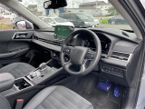 【運転席】座り心地が良いシートなので長時間の運転でも快適にお過ごしいただけます。新品のフロアマットのご注文も可能です。掲載箇所以外にご希望の写真がございましたらお気軽にお問い合わせ下さい。