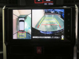 パノラミックビューモニター搭載。カメラで車両周囲の状況を映し出すため、狭い場所での駐車などに役立ちます。