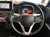 【ステアリングスイッチ】運転中、前方から目線をそらすことなく、オーディオ等の操作が可能な便利機能!安心&快適なドライブを演出してくれます♪