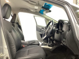 広い足元にゆったり座れるシートは長距離の運転でも疲れにくいシートです。