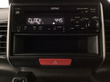 純正CDチューナーにはAUX入力端子がついてますので外部入力から音楽などを楽しめます。その下には1DIN分の小物入れがついています。CDケースなどを入れるのに便利です。