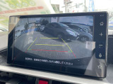 【バックカメラ】ナビ画面に後方映像を映し出し安全を確保!死角になる箇所もしっかり確認できるので運転に不安な方でも安心してお乗りいただけます。