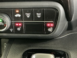 運転席/助手席シートヒーターで寒い日もすぐに温かくなり快適に過ごせます。2段階の温度調整が可能です