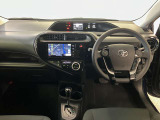 運転席周りのレイアウトをご覧ください。ナビゲーションが綺麗に装着されすっきり収まってますね!