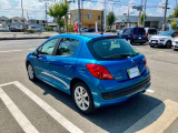 コーナーセンサー付きですので駐車も安心です。
