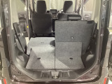 片側ずつシートも可倒でき、乗る人数や荷物の量に応じてアレンジ可能!