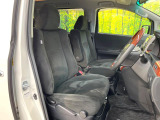 運転席シート廻りは使用感も少なく、良好な状態となっています。前オーナー様が丁寧に使っていたことがよくわかりますね。