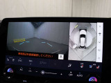 上から車両を見下ろしたような映像をナビゲーション画面に表示する「パノラミックビューモニター」を搭載しています。