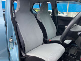 運転席は足元広々です。リラックスして運転できますね。