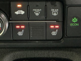運転席/助手席シートヒーターで寒い日もすぐに温かくなり快適に過ごせます。2段階の温度調整が可能です