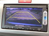 バックモニター付きで、車庫入れやバック時の後方確認をサポート。