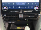 左右独立温度コントロールフルオートエアコンです。運転席、助手席それぞれで独立して温度設定ができます。冷え性の方が乗っても安心ですね♪