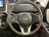 ハンドルにHondaセンシング系のクルーズコントロールやレーンキープアシストなどのスイッチと、オーディオの操作スイッチが装備されています。ハンドルから手を離さず安全に操作できます。