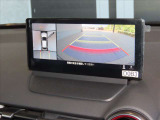 360度モニター搭載車ですので、低速時での不安を解消してくれます。この写真は右側はバックカメラですが、前進時にはフロントカメラにもなりますので歩行者や縁石なども確認することが可能です。