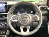 インテリアに合わせたデザインのステアリングは、運転される方のことも考え、運転しやすい形状、大きさです。是非一度、実際に触ってお確かめください。