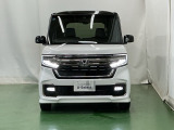 LEDヘッドライトを装備しています。LEDヘッドライトはとても明るく、雨の日や夜間走行も安全・安心です。オートライトコントロール付きで周囲の明るさに応じて自動で点灯・消灯します