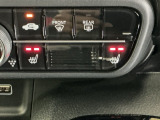 運転席/助手席シートヒーターで寒い日もすぐに温かくなり快適に過ごせます。2段階の温度調整が可能です