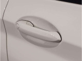【デザインとの融合】BMWデザイナーが創り出したボディデザインを損なう事のない様に配置とデザインに拘っています。ドアノブについてもBMWの拘りに妥協はありません。