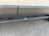 【サイドステップ】車高の高いお車でも、これがあれば小さいお子様の乗り降りもしやすくなります♪