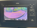 【バックカメラ】駐車時に後方がリアルタイム映像で確認できます。大型商業施設や立体駐車場での駐車時や、夜間のバック時に大活躍!運転スキルに関わらず、今や必須となった装備のひとつです!