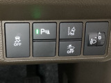 ハンドルの右側にはヘッドライトレベライザーとHondaセンシング用のメインスイッチがついています。ヘッドライトレベライザーは道路状況や積荷の加重に応じてライトの高さを調節できます。