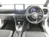 運転席からの視界はこんな感じです☆お気軽にご来店いただき、実際に座って是非お確かめください。ドライバーに寄り添う快適な操作フィールをもたらすステアリングです。
