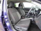 運転席は長時間座っても疲れにくい仕様になっております。